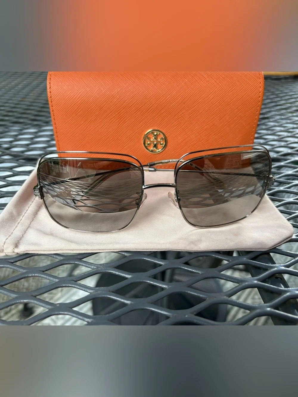 TORY BURCH 57mm Eleanor Square Sunglasses Frames/excellent Lenses/Good $69